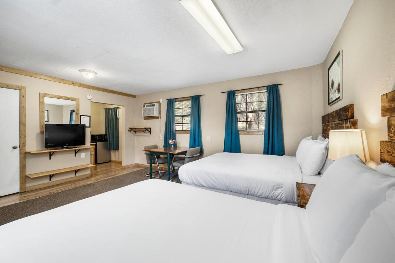 The Claire Hotel Canyon Lake Buitenkant foto