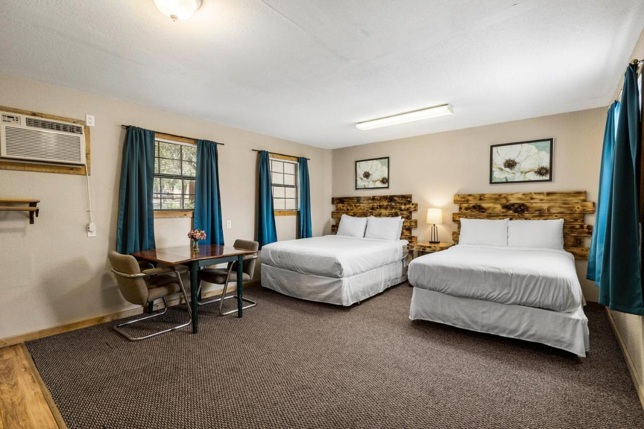 The Claire Hotel Canyon Lake Buitenkant foto